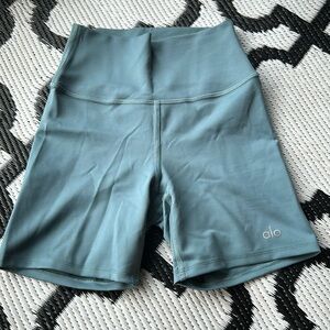 Beautiful little Alo shorts